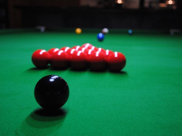 Snookerový klub s knihovnou