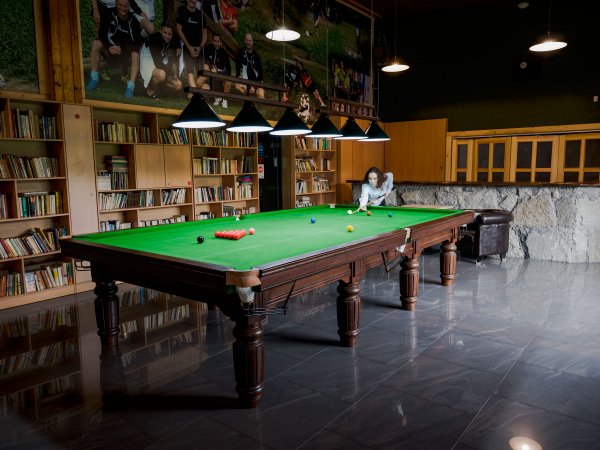 Snookerový klub s knihovnou